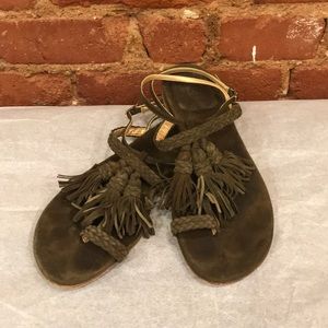 🍂Stuart Weitzman the Tasselites olive sandals